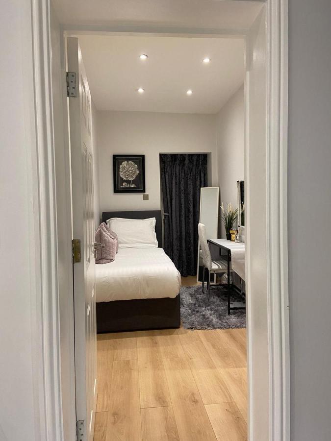 Elegant 2 Bed Flat In Chiswick Διαμέρισμα Λονδίνο Εξωτερικό φωτογραφία